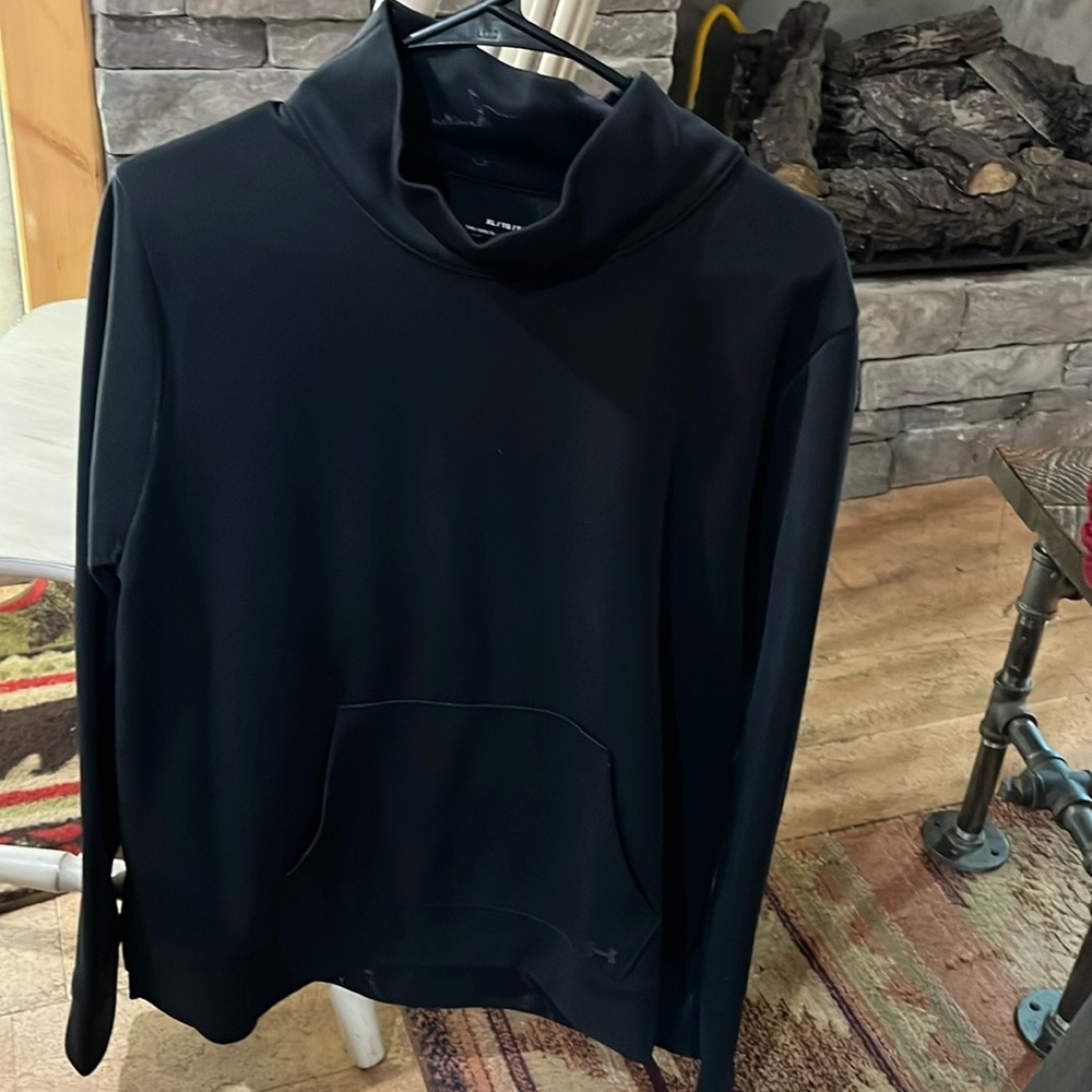 Under Armour sweatshirt
Coldgear XL
Black with a touch of metallic